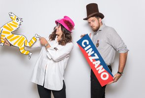 Slavnostní otevření výstavy značky Cinzano