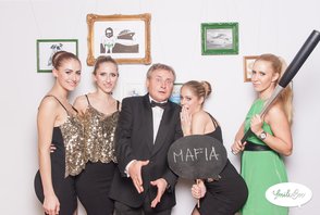 Mafiánský večírek Acti9 + Schneider