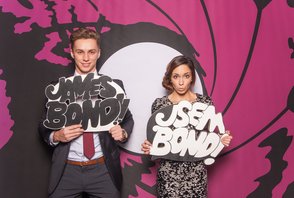 Večírek České pojišťovny ve stylu Jamese Bonda